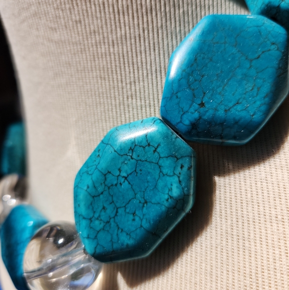 New to the Boutique✨️Blue Howlite & Vintage Silvertone Beaded Necklace - Picture 13 of 16